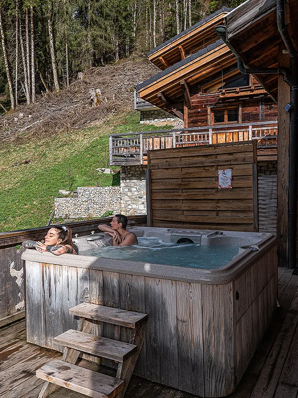 Savoya-Lodge-Chalet-Alpina-jacuzzi Savoya-Lodge-Chalet-Alpina-jacuzzi